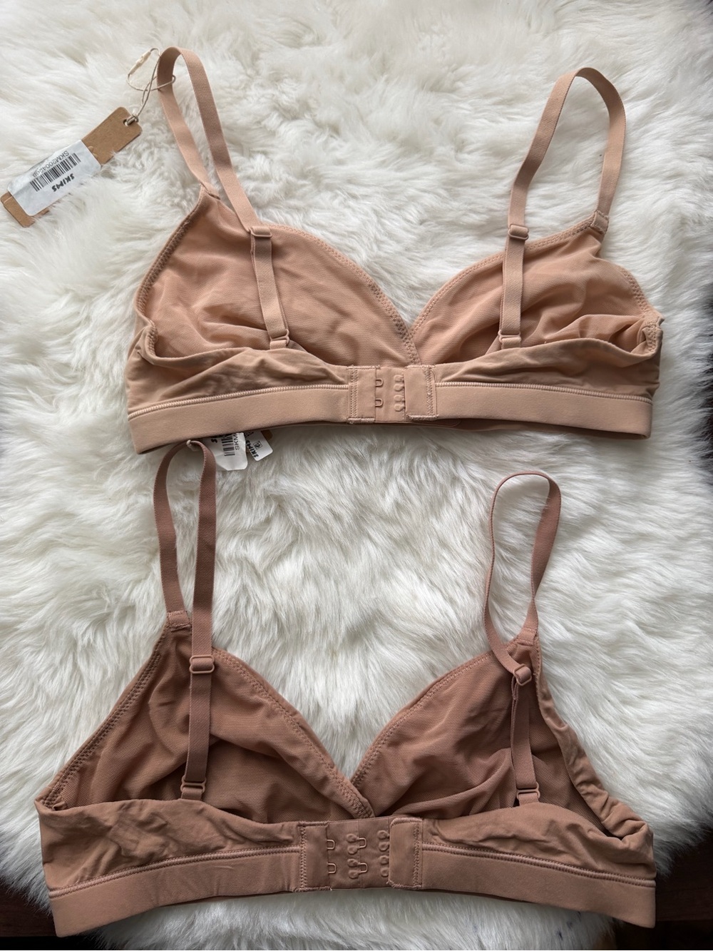 New! SKIMS Two-Tone Nude Wireless Bralette Set - Picture 2 of 3